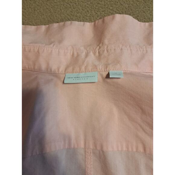NEW YORK & COMPANY Womens Size Medium Pink Ruched Button Up Collared Shirt Top - Picture 7 of 9